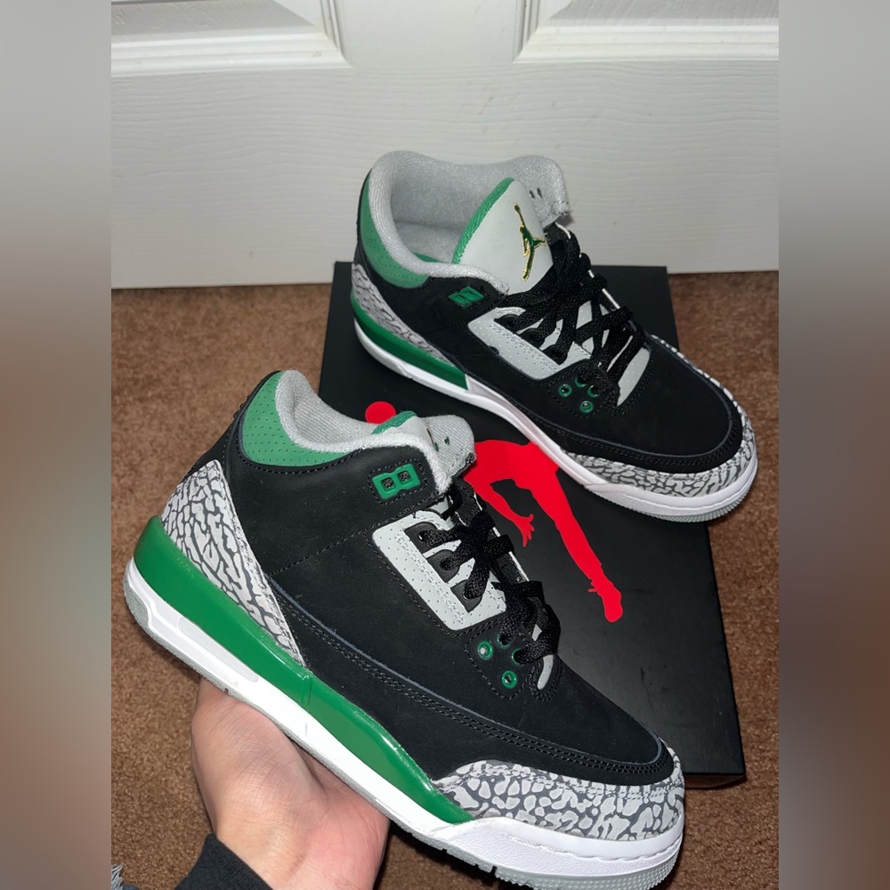 ****SOLD**** Air Jordan 3 Retro GS Pine Green Size 5.5
